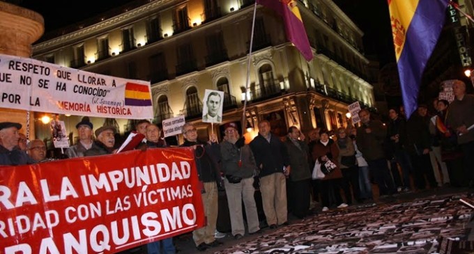 Voces ignoradas claman por la verdad, la justicia y la reparación en la Puerta del Sol