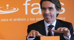 <em>Aznar es un busto</em>