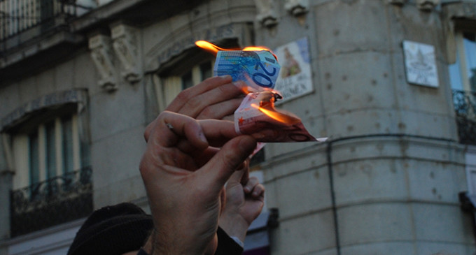 Sobra dinero en el mundo
