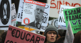 Los estudiantes de la Universidad Complutense declaran a Wert y Figar personas ‘non gratas’