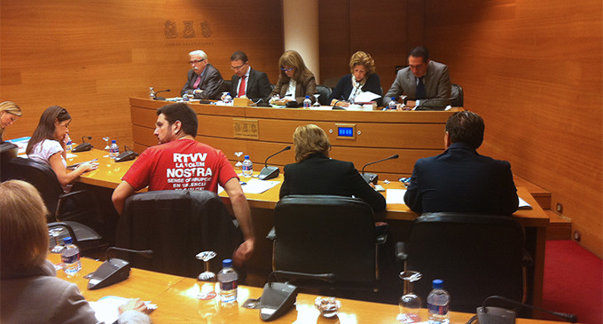 Compromís y Esquerra Unida abandonan Les Corts por el cierre de Canal Nou