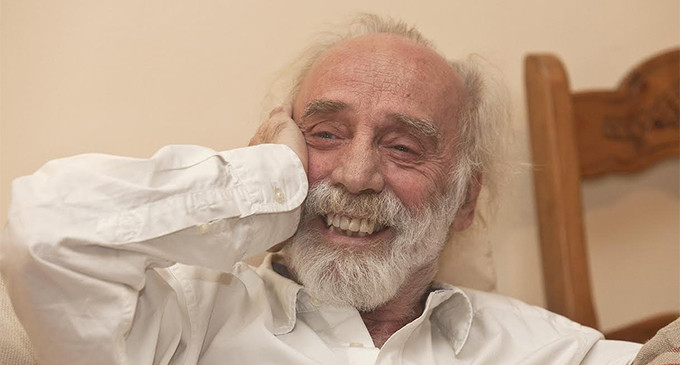 Javier Krahe: “Los políticos cuando no son aburridos, dan miedo”