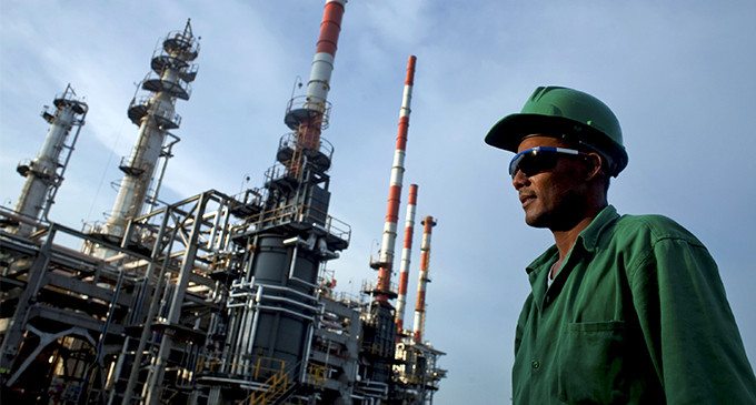 <em>América Latina: el coste de vivir de las materias primas</em>