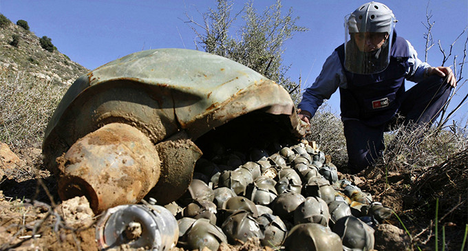 España prohibirá las bombas de racimo pero podrá participar en misiones donde se utilicen
