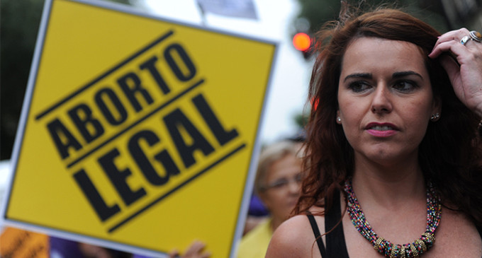 Disminuye el número de abortos pese a la falta de políticas de prevención