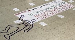 Alumnos de la Complutense homenajean a los estudiantes asesinados en la Transición