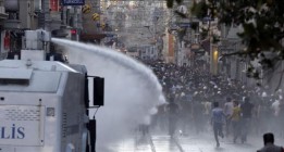 La Policía comprará un camión antidisturbios lanza agua