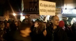 Cientos de personas claman ante el Ministerio de Justicia contra la reforma de la ley del aborto