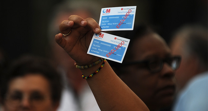 Sanidad atenderá a sin papeles pero les niega la tarjeta sanitaria