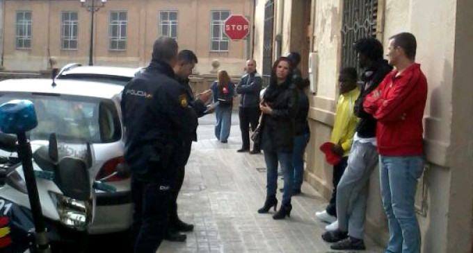 <em>El Gobierno deportará este martes a decenas de personas nigerianas</em>