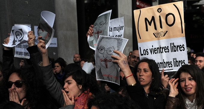 Las mujeres a las que se niega el aborto triplican el riesgo de caer en la pobreza tras parir
