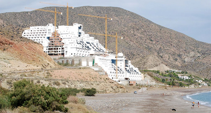 El Supremo condena al Algarrobico