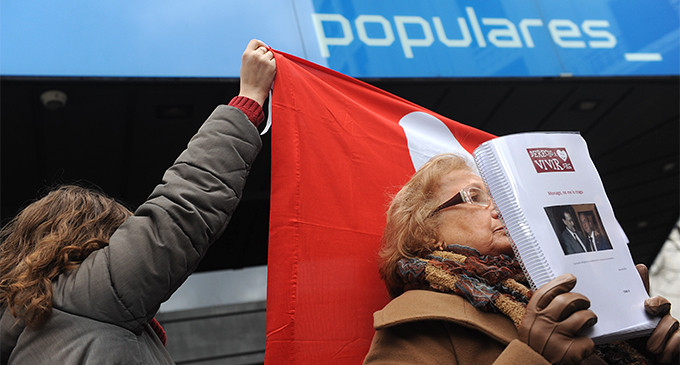 El PP recibe 35.000 firmas de antiabortistas contra Monago