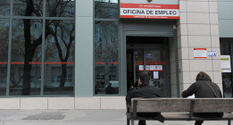 El paro sube en enero en 57.247 personas y la afiliación cae en más de 200.000