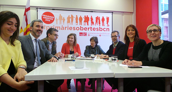 El PSC de Barcelona recauda dinero para promocionar sus primarias