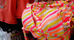 Facua reclama la retirada de bikinis con relleno para niñas de 9 años en Carrefour