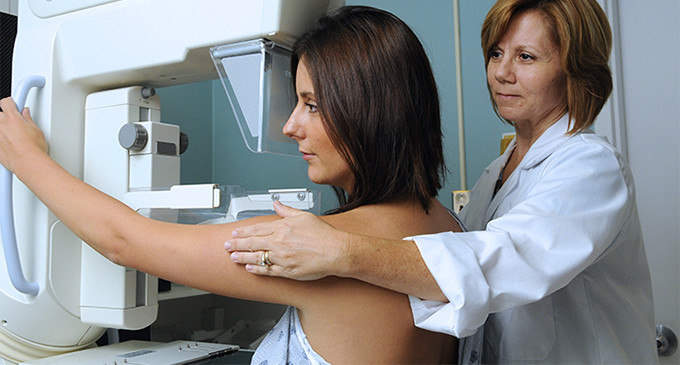 Juan Gervás: “Las mujeres están siendo maltratadas por la medicina actual”
