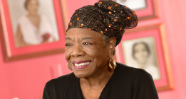 <em>Maya Angelou aún se levanta</em>