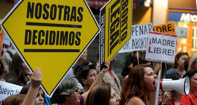 Sanidad deja la decisión sobre los trámites para abortar en manos de las CCAA | lamarea.com