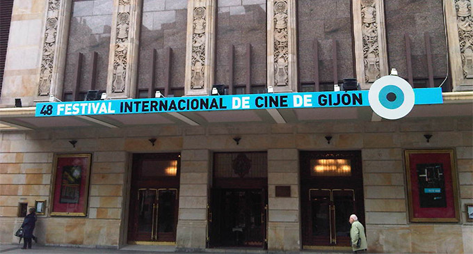 <em>La ciudad, el océano y sus cines</em>