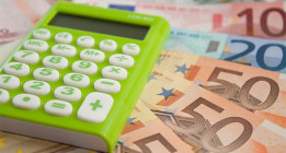 Las familias redujeron su consumo en algo más de 1.000 euros en 2013