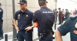 VÍDEO | La Policía detiene a tres ciudadanos tras vitorear a la República al paso de Felipe VI