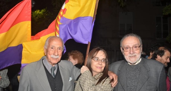 Los cánticos por la III república también resuenan en Argentina