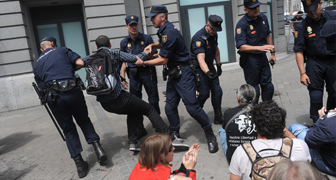 La Policía impide el Rodea el Congreso y amedrenta a la prensa