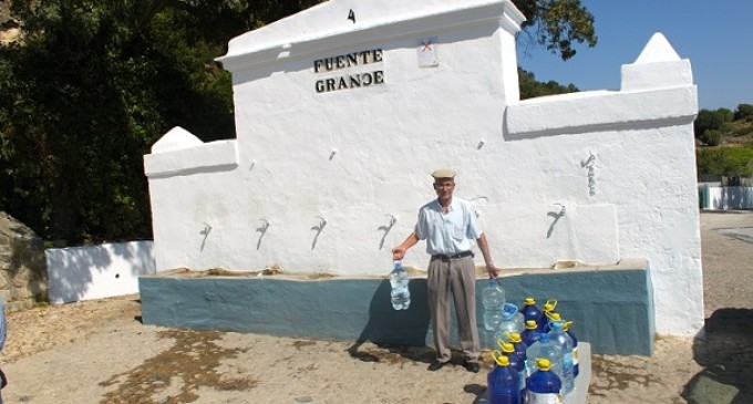 Primeros intentos municipales de recuperar la gestión pública del agua