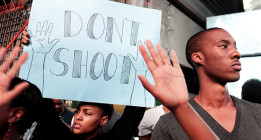 Los disturbios en Ferguson crecen tras la autopsia al joven asesinado por la policía