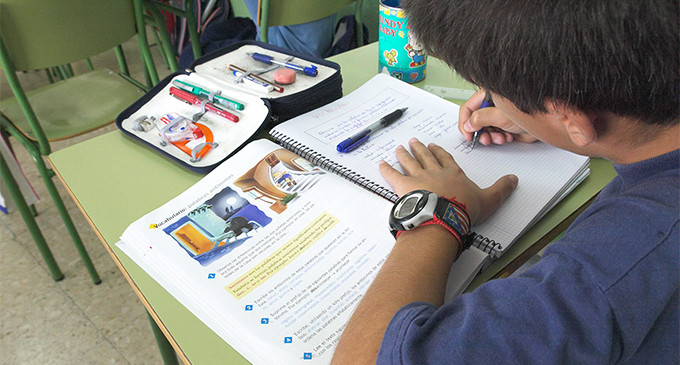 Las familias organizan redes de trueque ante los gastos de la vuelta al cole