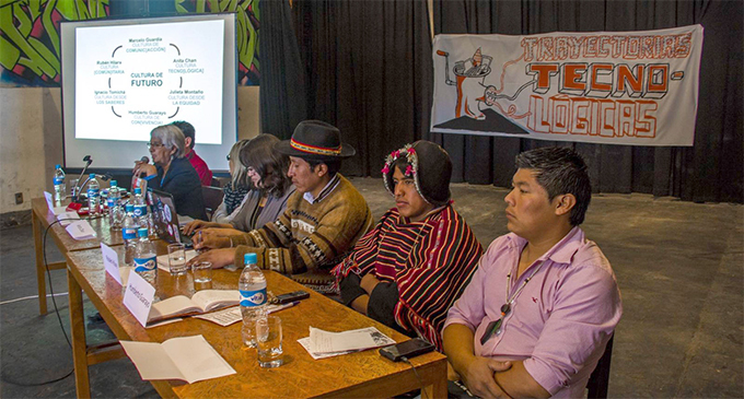 Bolivia afronta el reto de preservar las 36 lenguas que reconoce su Constitución