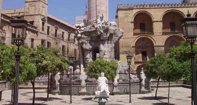La Iglesia registró a su nombre una plaza de Córdoba en 2011