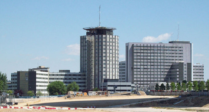 Trabajadores y sindicatos denuncian el abandono del Hospital de la Paz por los recortes