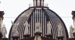 <em>Con la Iglesia hemos topado… aunque sea una secta</em>