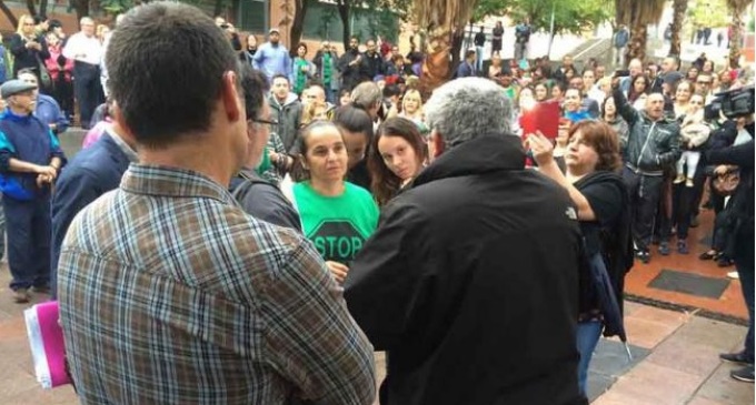 La movilización ciudadana para varios desahucios en un Nou Barris en situación límite