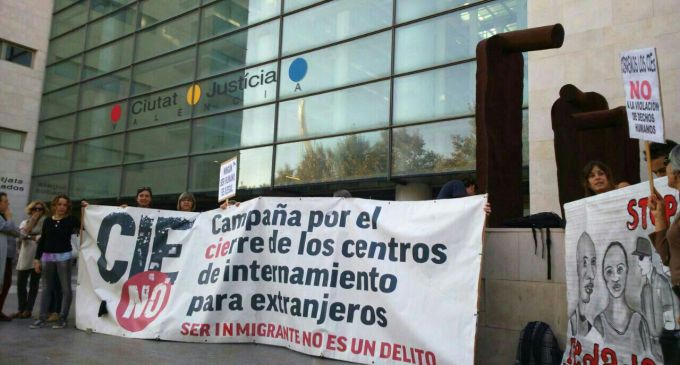 Llegan a los tribunales los presuntos malos tratos de un policía a cinco menores en el CIE