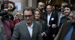 El Parlament se constituye hoy con la investidura de Mas aún en el aire