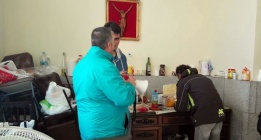 Parados se encierran en una parroquia de Badajoz para combatir la pobreza
