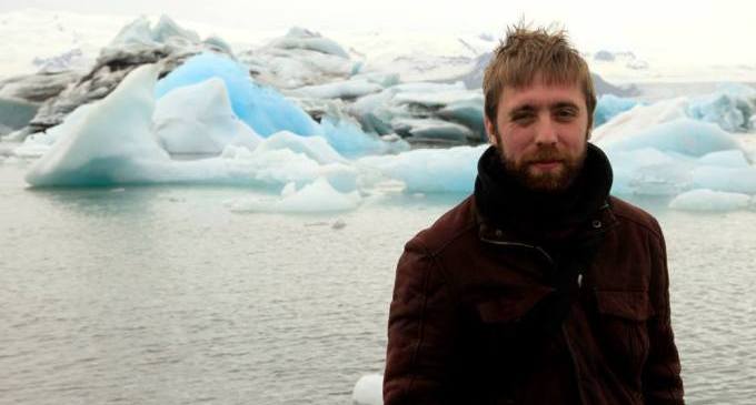 Èric Lluent: “En Islandia el poder ha aprendido a gestionar las protestas”