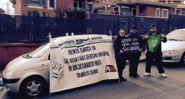 Ya son cuatro las familias acampadas junto a la casa de Monago