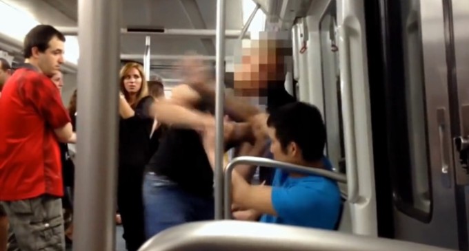 El fiscal pide tres años de cárcel por la agresión neonazi en el metro de Barcelona
