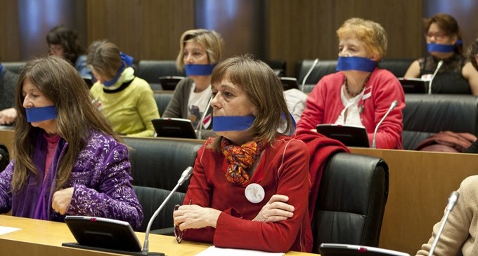 Movimientos sociales y oposición condenan las “leyes mordaza” en el Congreso