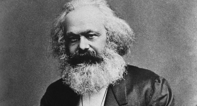<em>Los Marx y El Capital</em>