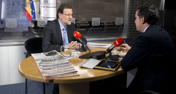 Rajoy se limita a presumir de la reducción del desempleo en marzo