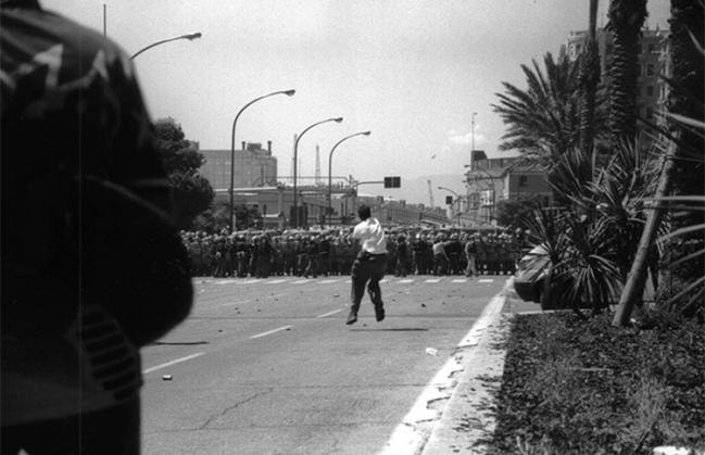 web_limit_de_la_zona_roja_llancant_pedra_blanc_i_negre-649x419