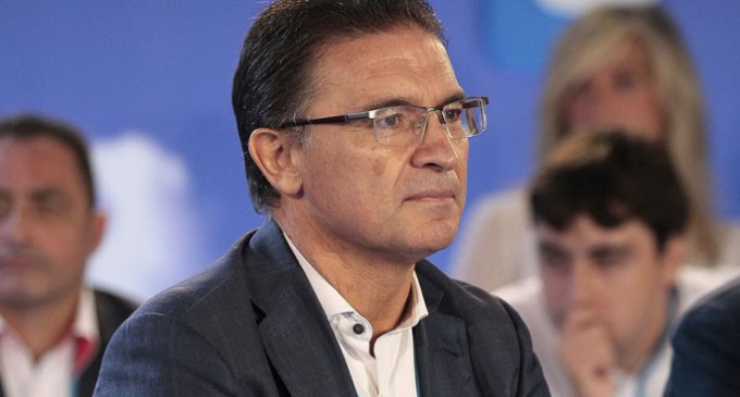 Cesado Serafín Castellano por su presunta implicación en una trama de sobornos