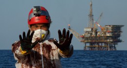 Cara a cara con Casablanca, la única plataforma petrolífera de España