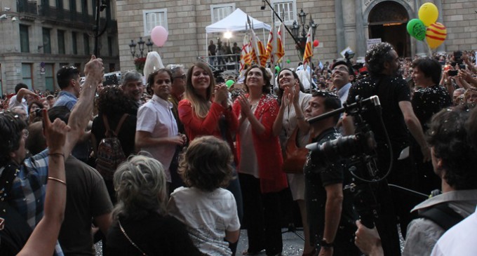 Ada Colau: “Queremos abrir las puertas de este Ayuntamiento a su gente”