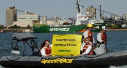 Greenpeace denuncia los vertidos de fosfoyesos de Huelva